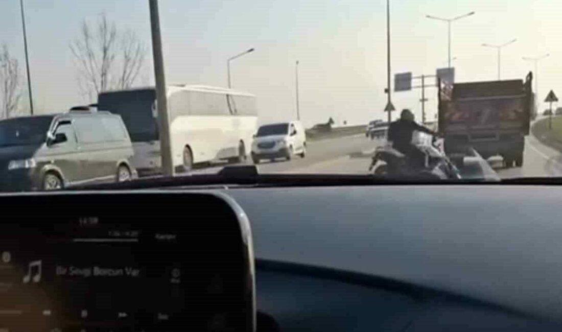 Sosyal medya için görüntü çekerken kazayı çekti Bursa’da bir vatandaş, aracı ile seyir halindeyken sosyal medya için