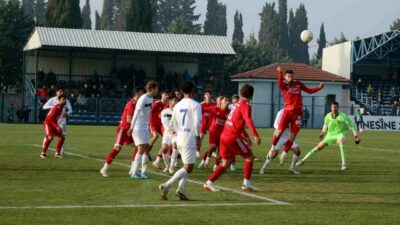 TFF 2. Lig Kırmızı Grup 18. hafta mücadelesinde Karacabey Belediyespor,