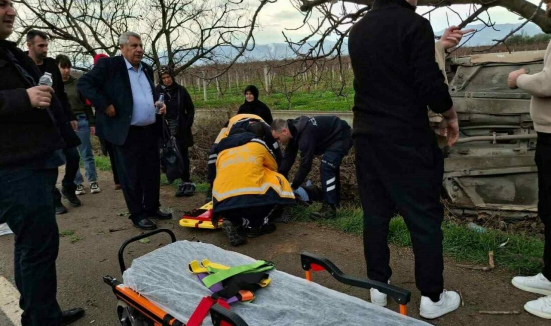 Tırın çarptığı otomobil ağaçlık alana uçtu : 3 yaralı Bursa’nın İznik ilçesinde tırın çarptığı otomobil ağaçlık alana uçtu. Kazada