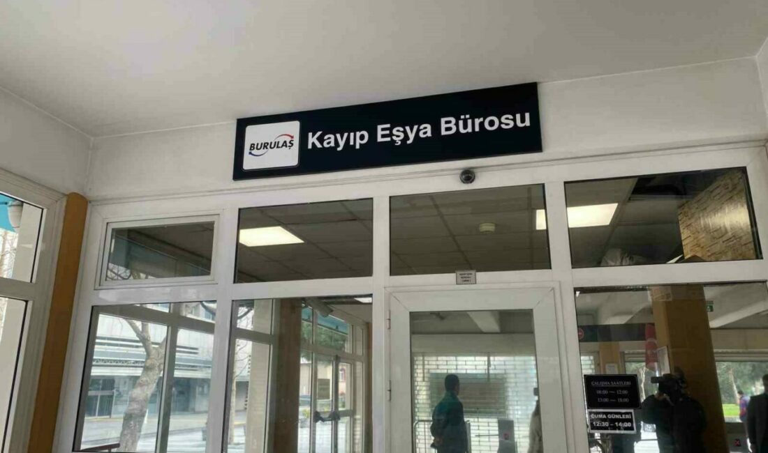 Toplu ulaşımda unutulan eşyalar sahiplerini bekliyor Bursa Büyükşehir Belediyesi iştiraklerinden Burulaş; Bursaray vagonlarında, belediye otobüslerinde ve