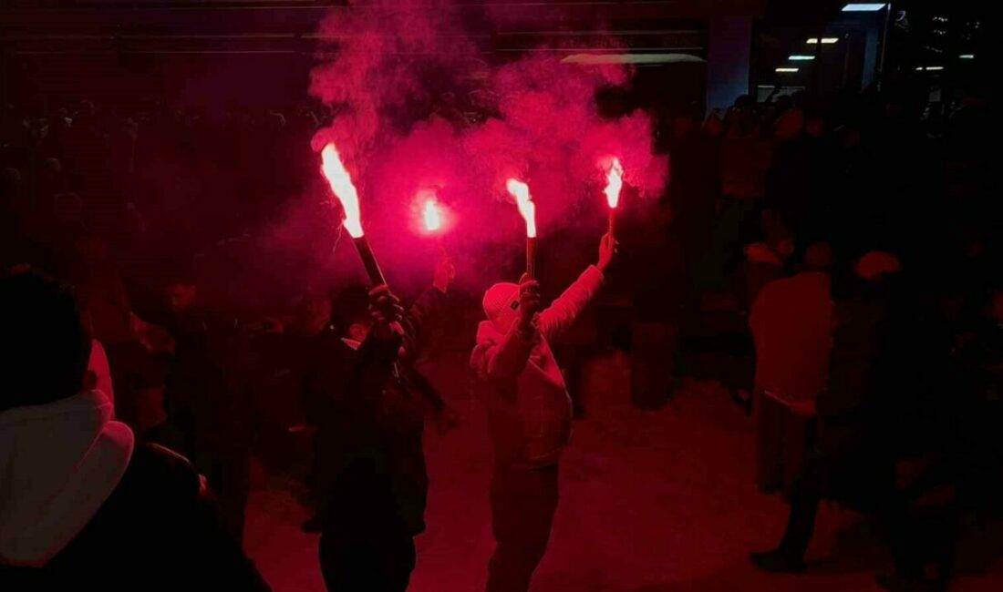 Uludağ’da 2025’e böyle girdiler Yerli ve yabancı turistler yılbaşını kutlamak için, Türkiye’nin en önemli
