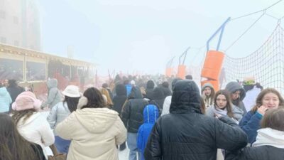 Uludağ’da kar kalınlığı 58 santimetreye ulaştı. Yılbaşından itibaren yaşanan turist