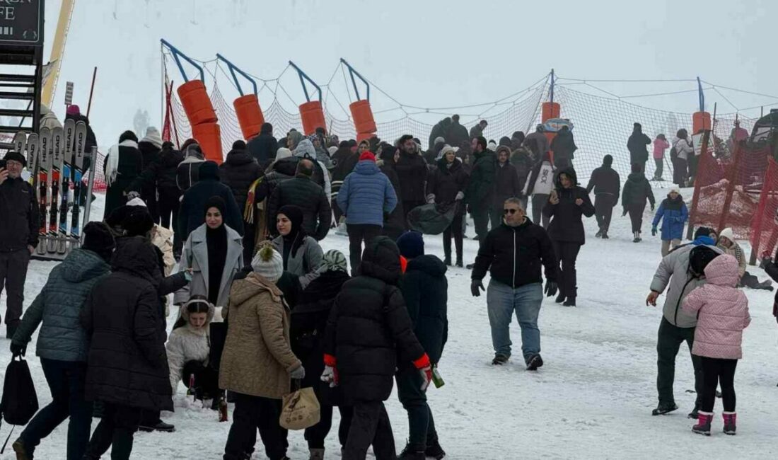 Uludağ’ın zirvesine turist akını Bursa Büyükşehir Belediyesi’nin turizm paydaşlarıyla uyum içerisinde yürüttüğü çalışmalar neticesinde