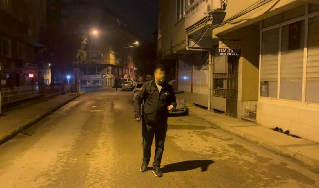 Uygulama noktasını görünce park etti: Alkollü sürücünün ilginç diyalogları kamerada Bursa’da alkol uygulamasını görünce aracını park eden alkollü sürücü, alkol