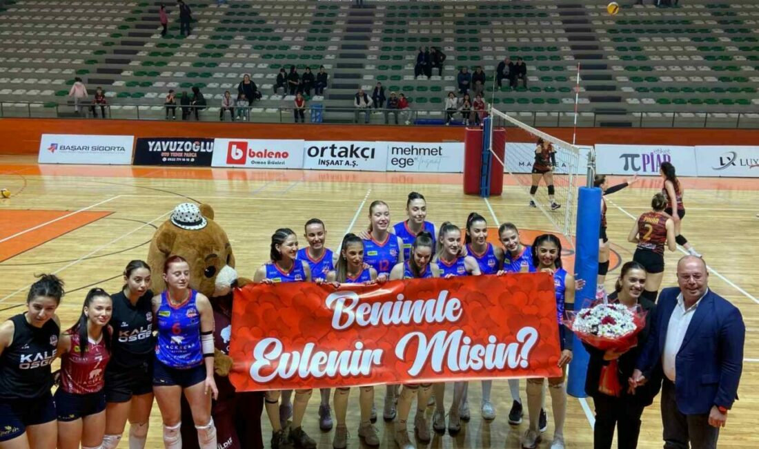 Voleybol maçında sürpriz evlenme teklifi Türkiye Kadınlar Voleybol 2. Ligi 9. Grup’ta oynanan Mehmet Ege