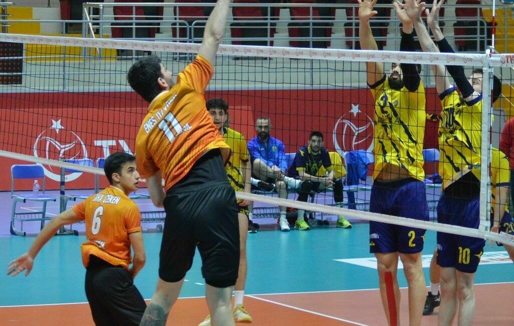 Voleybol Erkekler 2. Lig 2 Grup’ta bulunan Yenişehir Belediyespor, sahasında