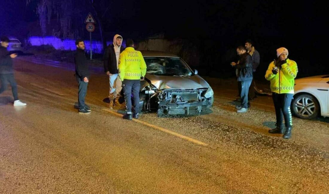 Yağışlı yolda kontrolden çıkan otomobil karşı şeride uçtu Bursa’nın İnegöl ilçesinde yağışla meydana gelen kazada kontrolden çıkan otomobil
