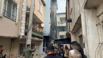 Bursa’nın Yıldırım ilçesinde çıkan yangında 4 katlı bina küle döndü.