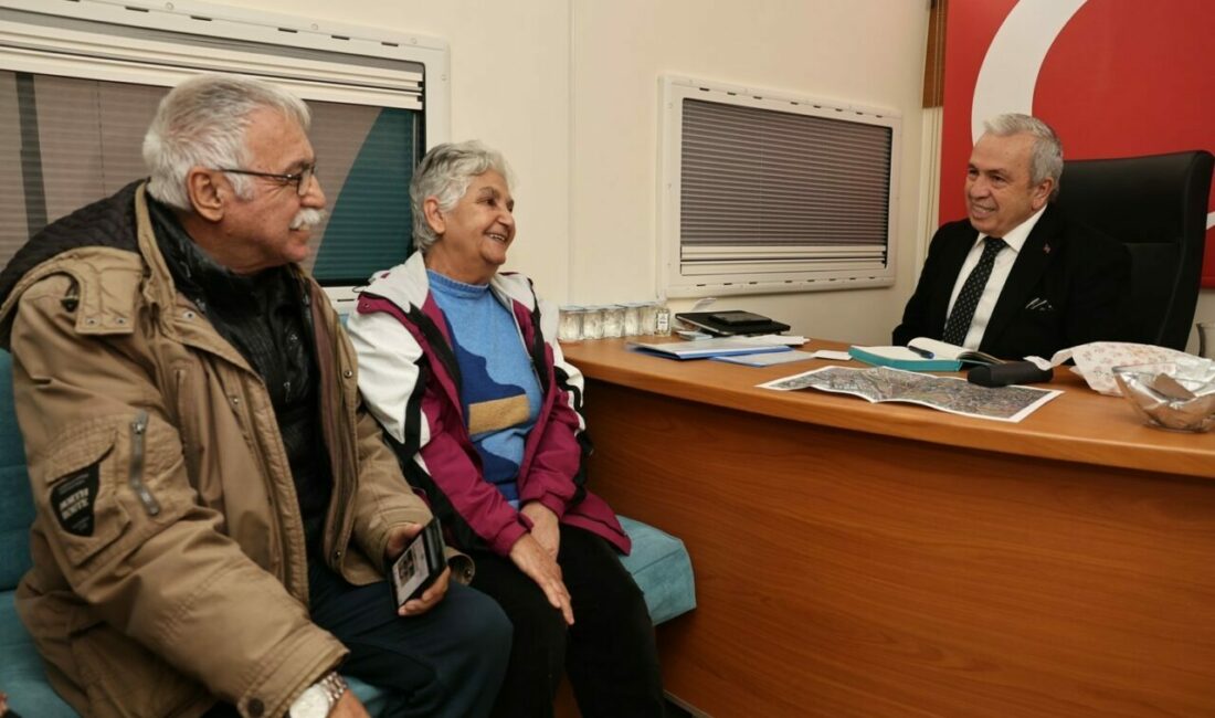 Yeni yılın ilk mahalle buluşması Altınşehir’de Nilüfer Belediye Başkanı Şadi Özdemir’in mahallelere giderek vatandaşların talep ve