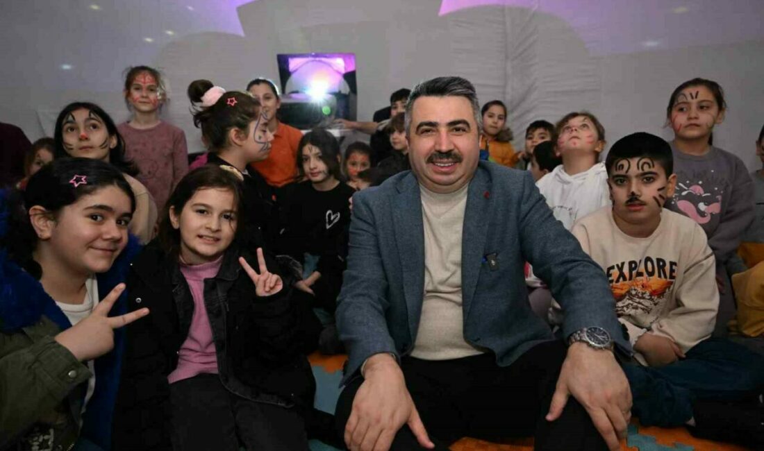 Yıldırım’da tatil ’eğlenceli’ başladı Yıldırım Belediyesi’nin düzenlendiği karne şenliği etkinliklerinde çocuklar doyasıya eğleniyor. Yıldırım
