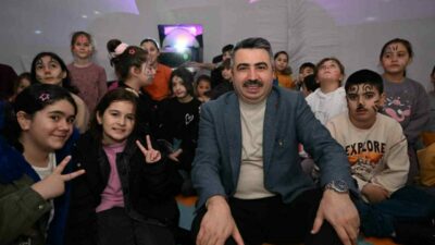 Yıldırım Belediyesi’nin düzenlendiği karne şenliği etkinliklerinde çocuklar doyasıya eğleniyor. Yıldırım