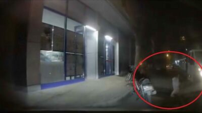 Bursa’da oyun oynarken yola fırlayan bir çocuk, otomobilin altında kalmaktan