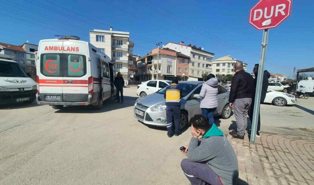 Bursa’nın İnegöl ilçesinde meydana gelen kazada 2 otomobil çarpıştı, 2