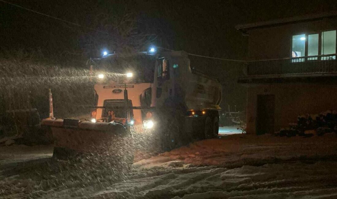 24 saatte 925 kilometre kar temizleme çalışması yapıldı İnegöl Belediyesi ekipleri dün öğlen saatlerinde yoğunlaşan kar yağışının ardından