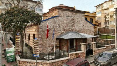 Bursa’da çocuk kütüphanesi olarak kullanılan 700 yıllık Lala Şahin Paşa