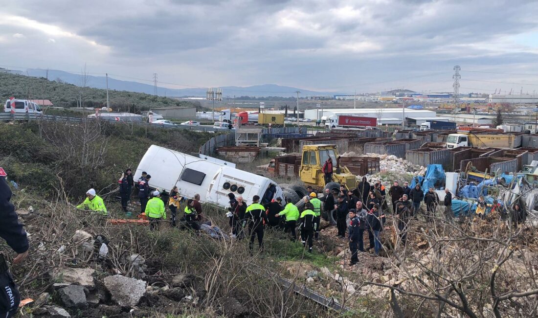 Bursa’da feci kaza: İşçi otobüsü şarampole uçtu! Çok sayıda yaralı var Bursa'nın Gemlik ilçesinde feci bir kaza meydana geldi. Gemlik Serbest