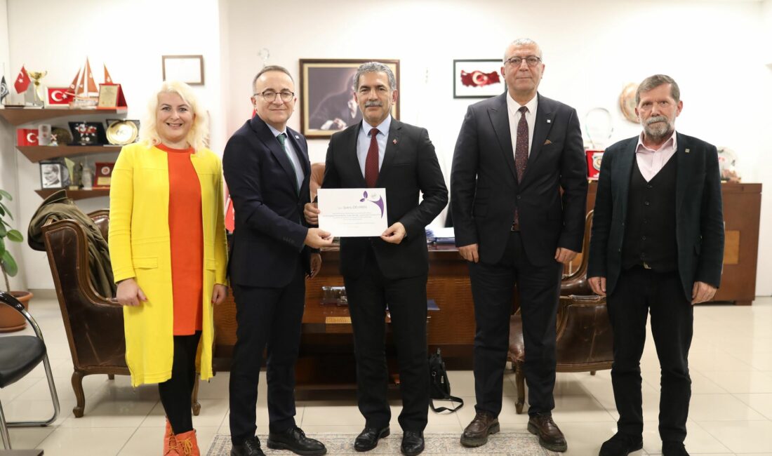 BÇMG’den Gemlik Belediyesi’ne Ziyaret Bursa Çağdaş Muhasebeciler Grubu Derneği (BÇMG) Başkanı Doğan Yılmaz ve