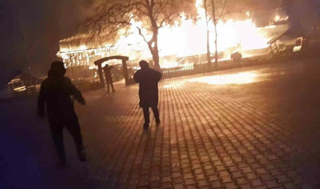Alevlere teslim olan restoran kullanılamaz hale geldi Bursa’nın Kestel ilçesinde bir restoranda çıkan yangın, itfaiye ekiplerinin müdahalesiyle