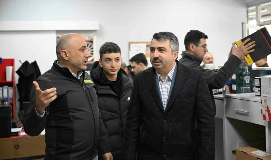 Başkan Yılmaz Otosansit esnafıyla buluştu Yıldırım Belediye Başkanı Oktay Yılmaz, Otosansit’i ziyaret ederek esnafın görüş