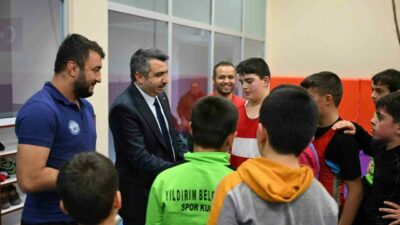 Yıldırım Belediyesi, Kış Spor Okulları kapsamında verdiği güreş eğitimleriyle Türk