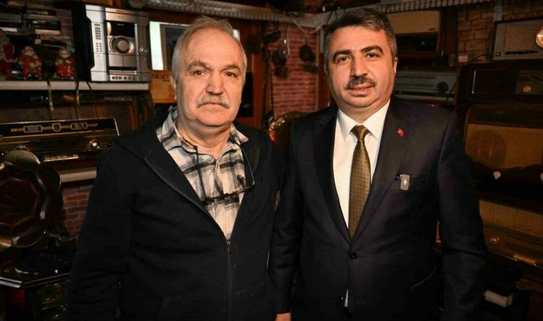 Başkan Yılmaz’dan ‘Nostaji Doktoru’na ziyaret Yıldırım Belediye Başkanı Oktay Yılmaz, 40 yıldır eski radyo, televizyon