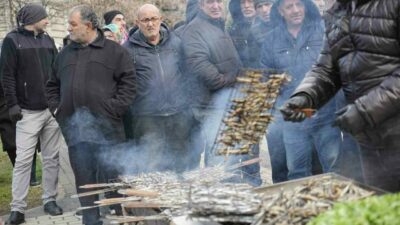 Bursa’daki Hamsi Festivali yoğun ilgi gördü. Ücretsiz olarak dağıtılan 1