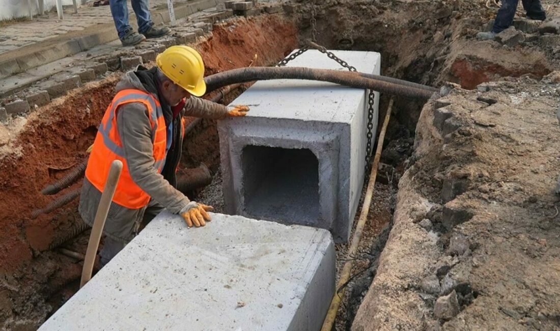 Bursa Büyükşehir’den sağlıklı altyapı için yoğun mesai Bursa Büyükşehir Belediyesi, İnegöl’de yürütülen kapsamlı yenileme çalışmalarının yanı sıra