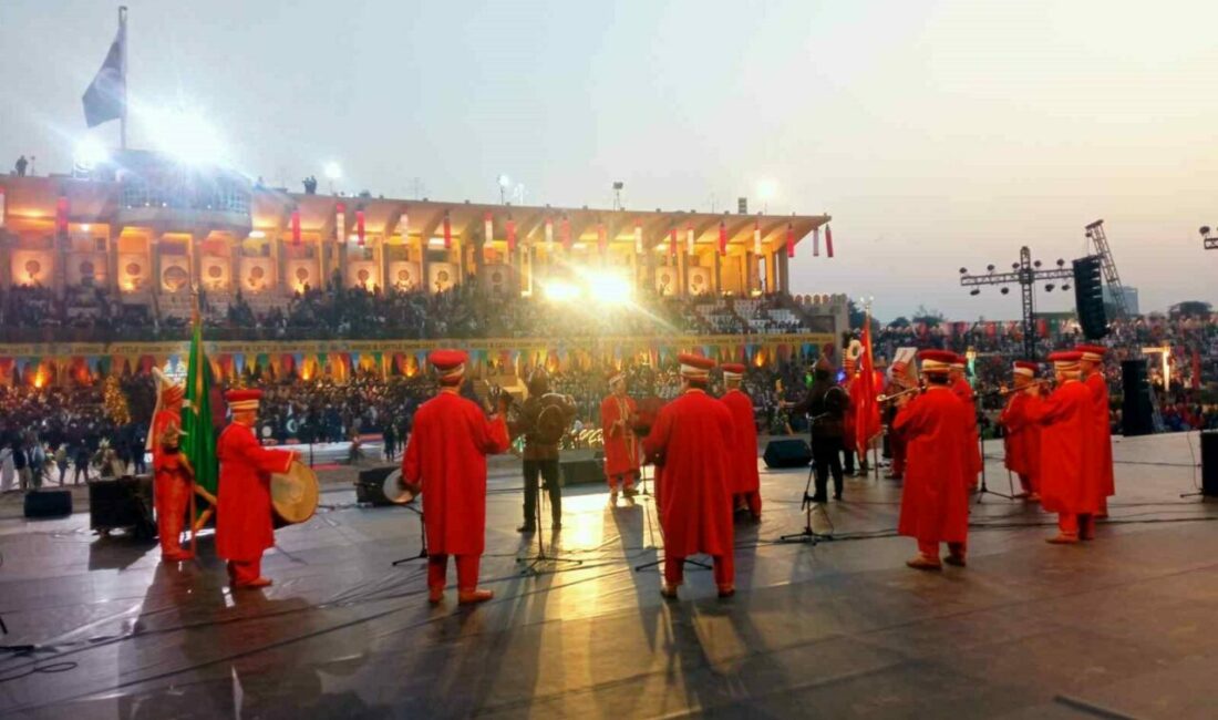 Bursa Mehter Takımı Pakistan’da da gönülleri fethetti Bursa Mehter Takımı, Pakistan’ın Pencap eyaleti başkenti Lahor’da Başbakan Şahbaz
