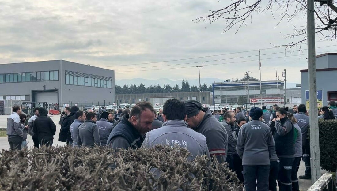 Bursa’da alüminyum fabrikasında büyük yangın Bursa’da otomobil, kamyon, karavan ve ticari araçlara alüminyum parça üreten
