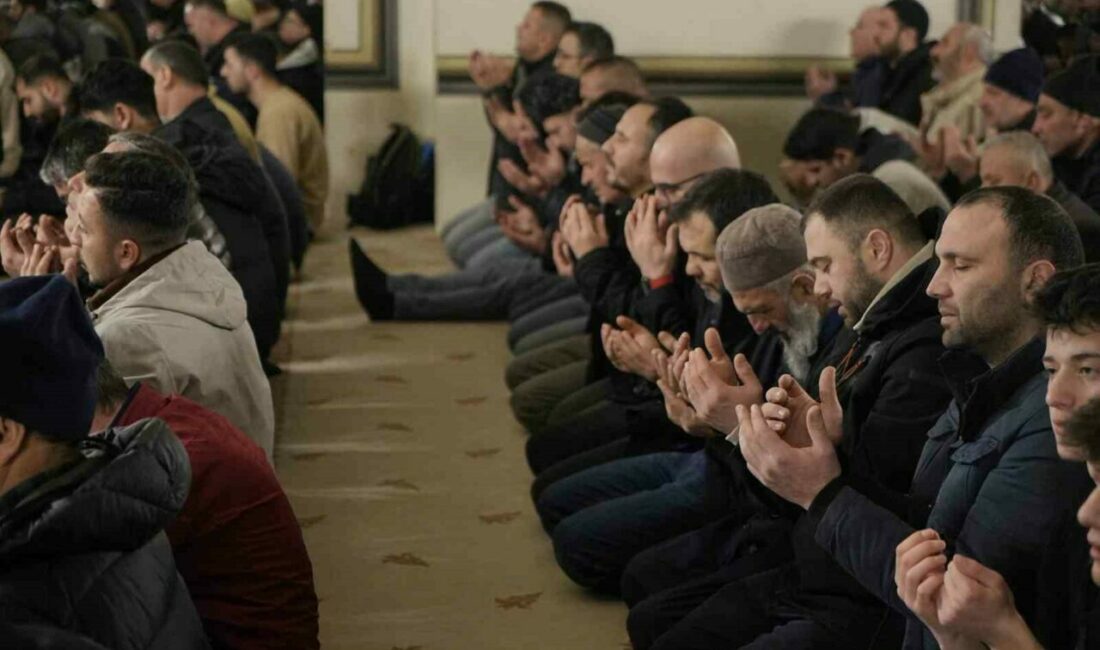 Bursa’da Berat Kandili idrak edildi Bursalılar Ramazan ayının habercisi olarak kabul edilen Berat Kandili’nde camilere