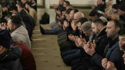 Bursalılar Ramazan ayının habercisi olarak kabul edilen Berat Kandili’nde camilere