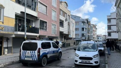 Bursa’da bir kişi, ekmek almak için çıktığı evinin önünde silahlı