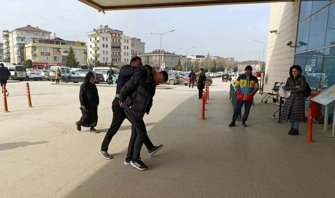 Bursa’da genci alıkoyarak annesinden para isteyen 3 şüpheli yakalandı Bursa’nın İnegöl ilçesinde alıkoydukları gencin annesinden para isteyen 3 şüpheli,