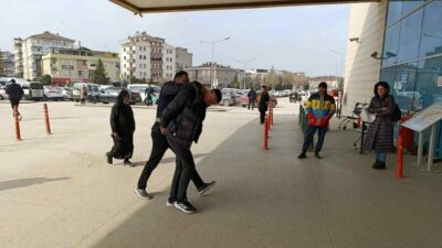 Bursa’nın İnegöl ilçesinde alıkoydukları gencin annesinden para isteyen 3 şüpheli,