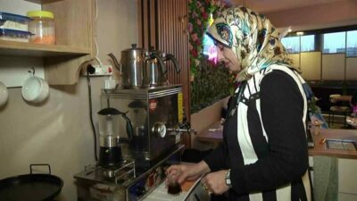 Bursa’da sadece kadınların gidebildiği kadınlar kahvehanesi büyük ilgi görüyor. 1,5