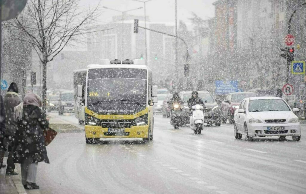 Bursa Valiliği olumsuz hava koşulları nedeniyle kent genelinde yarın eğitim