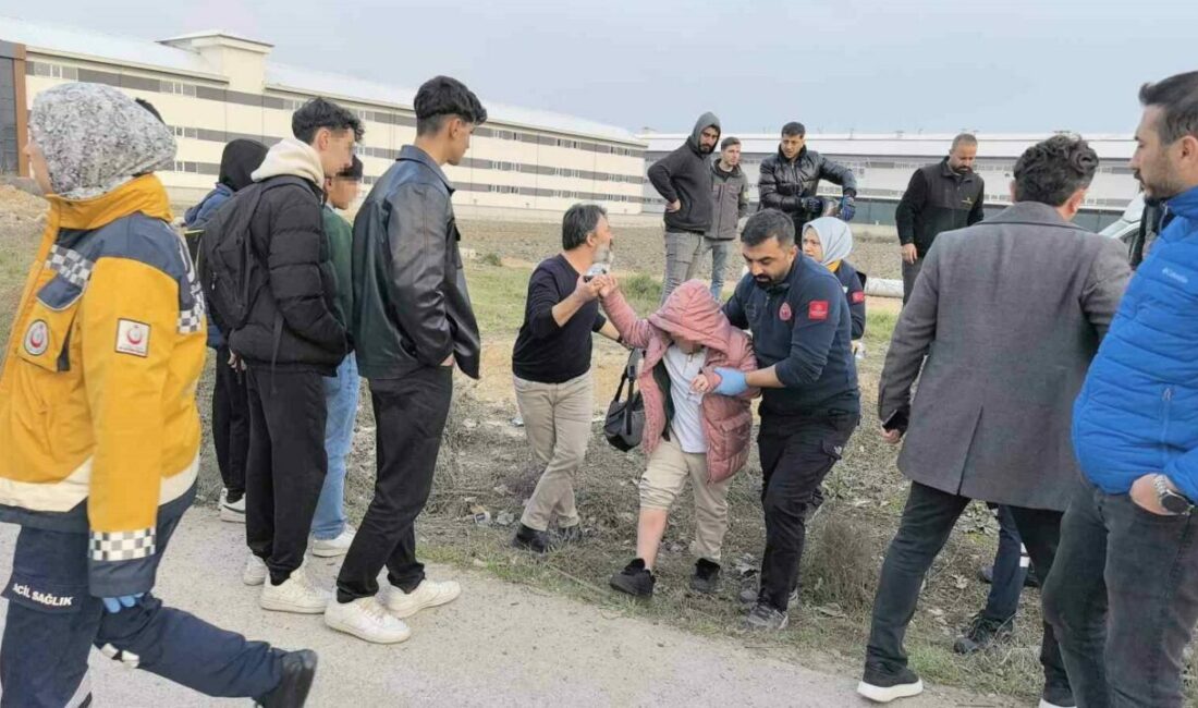 Bursa’da öğrenci servisi otomobille çarpıştı: 6’sı öğrenci 10 yaralı Bursa’nın İnegöl ilçesinde öğrenci servisi ile otomobilin çarpıştığı kazada 6’sı