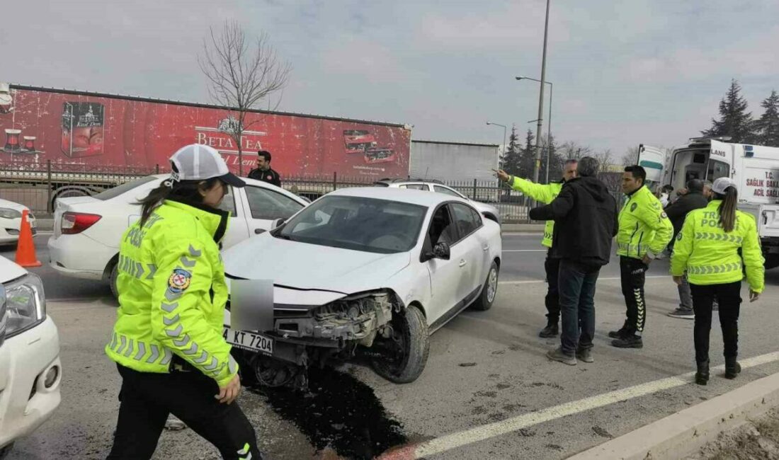 Bursa’da otomobiller çarpıştı: 2 yaralı Bursa’nın İnegöl ilçesinde 2 otomobilin çarpıştığı kazada 2 kişi yaralandı.