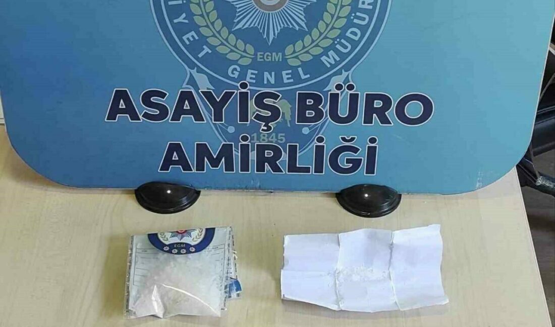 Bursa’da polisten kaçan otomobilden uyuşturucu çıktı Bursa’nın Orhangazi ilçesinde polislerin ’dur’ ihtarına uymayan otomobil kısa süreli