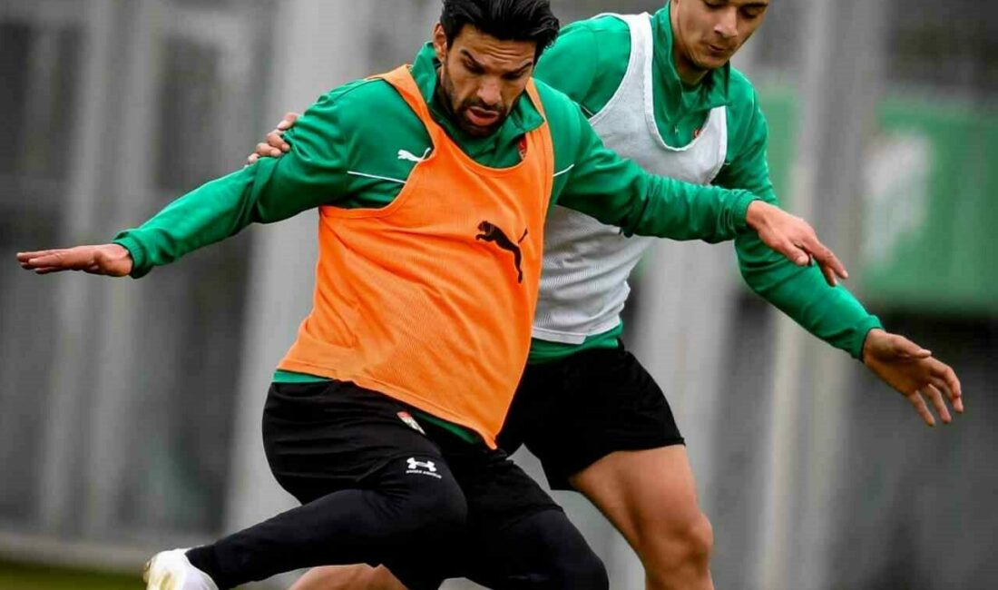 Bursaspor taktik çalıştı Bursaspor’da Anadolu Üniversitesi hazırlıkları devam etti. Yeşil Beyazlı takım taktik
