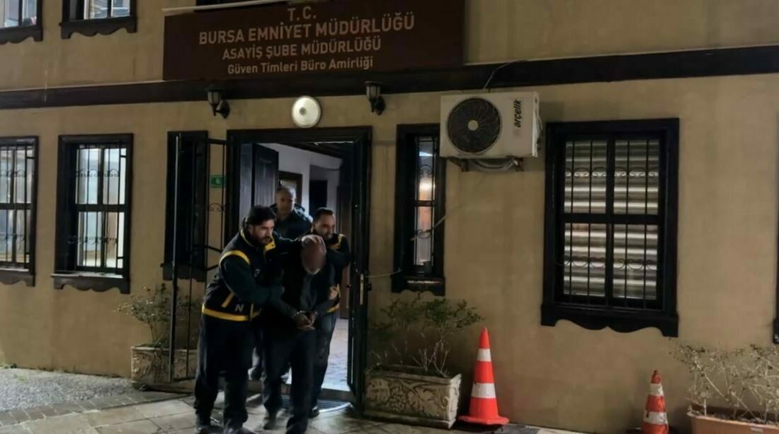 Düğün gününü kana bulayan şüpheli 10 yıl sonra yakalandı Bursa’da 10 yıl önce 3 kişinin ölümüyle sonuçlanan silahlı baskının,