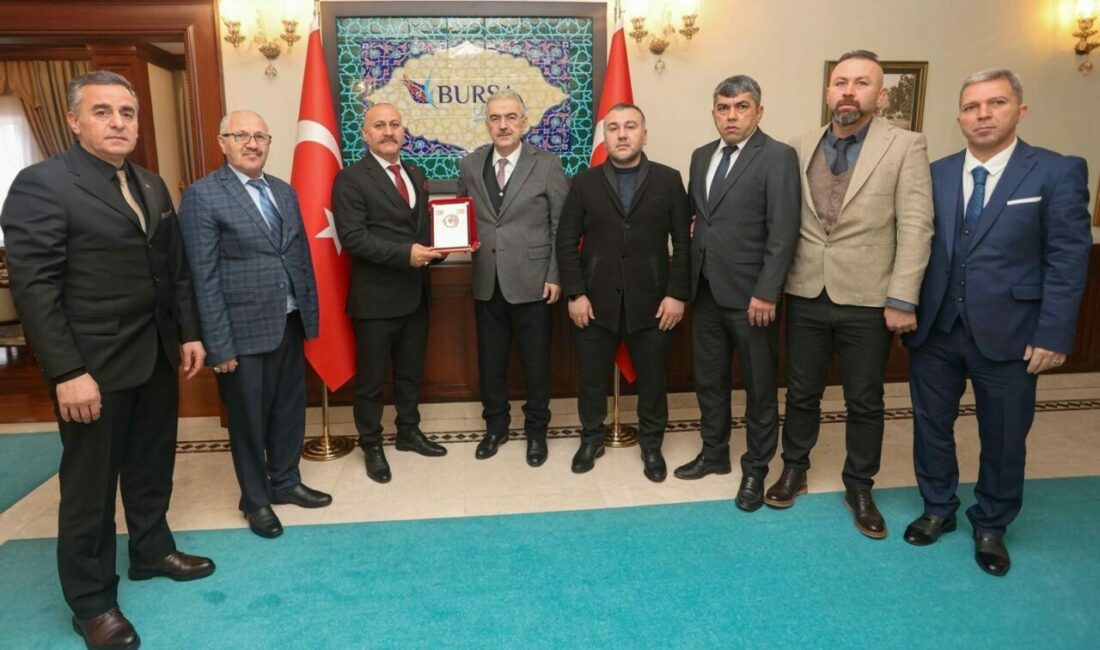 Dünya Türk Birliği’nden Bursa Valisi Ayyıldız’a ziyaret Dünya Türk Birliği Güney Marmara yönetimi Bursa Valisi Erol Ayyıldız’ı