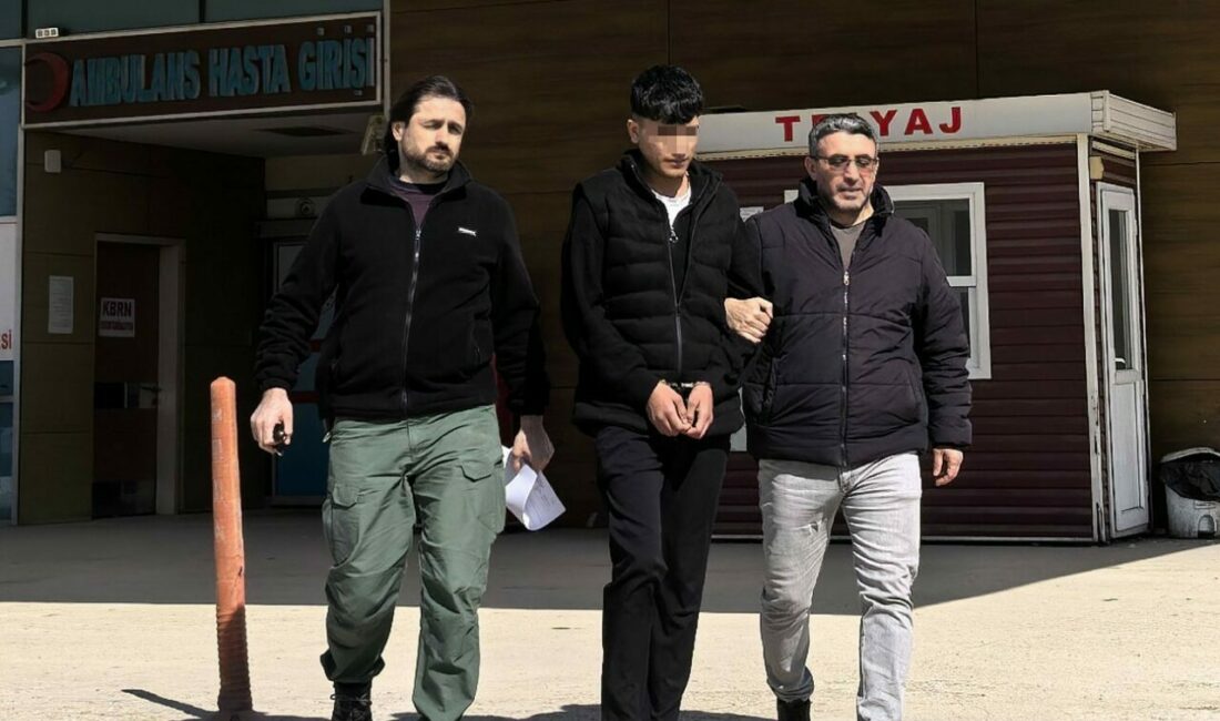 ’Dur’ ihtarına uymadı jandarmaya çarptı Bursa’nın İnegöl ilçesinde ’dur’ ihtarına uymayıp jandarma personeline çarpan şahıs,