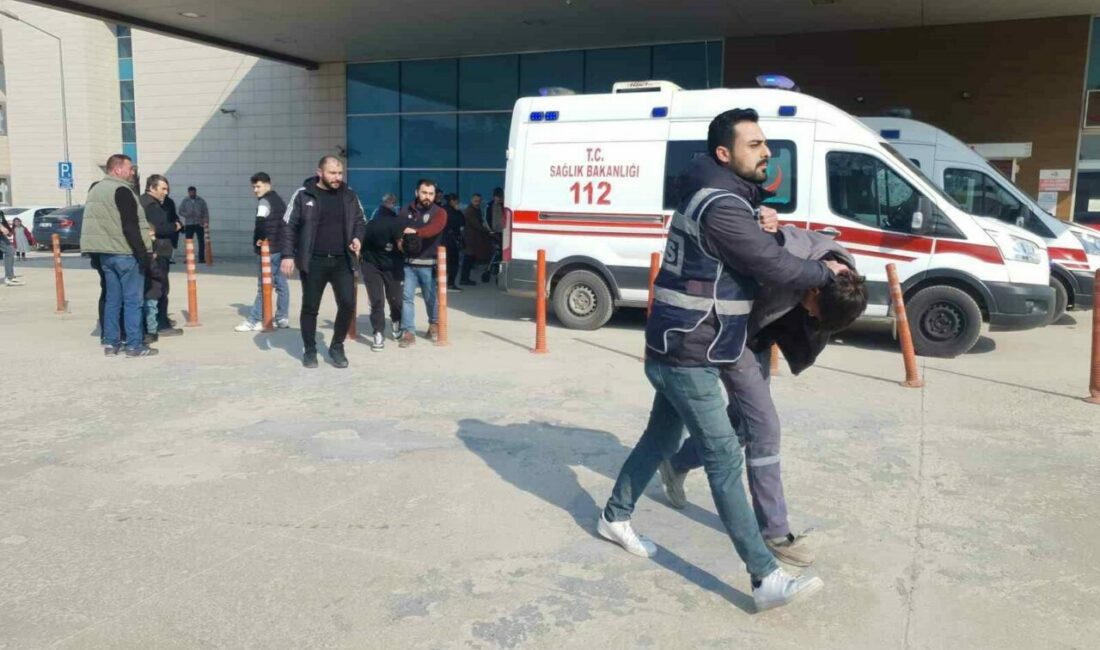 ‘Dur’ ihtarına uymayıp polise çarptı.. Polisin yaralandığı anlar kamerada Bursa’nın İnegöl ilçesinde uygulama yapan trafik ekiplerinin dur ihtarına uymayarak