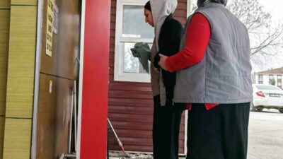 Bursa’nın İnegöl ilçesinde bir alüminyum işleme imalathanesinde elini makineye kaptıran