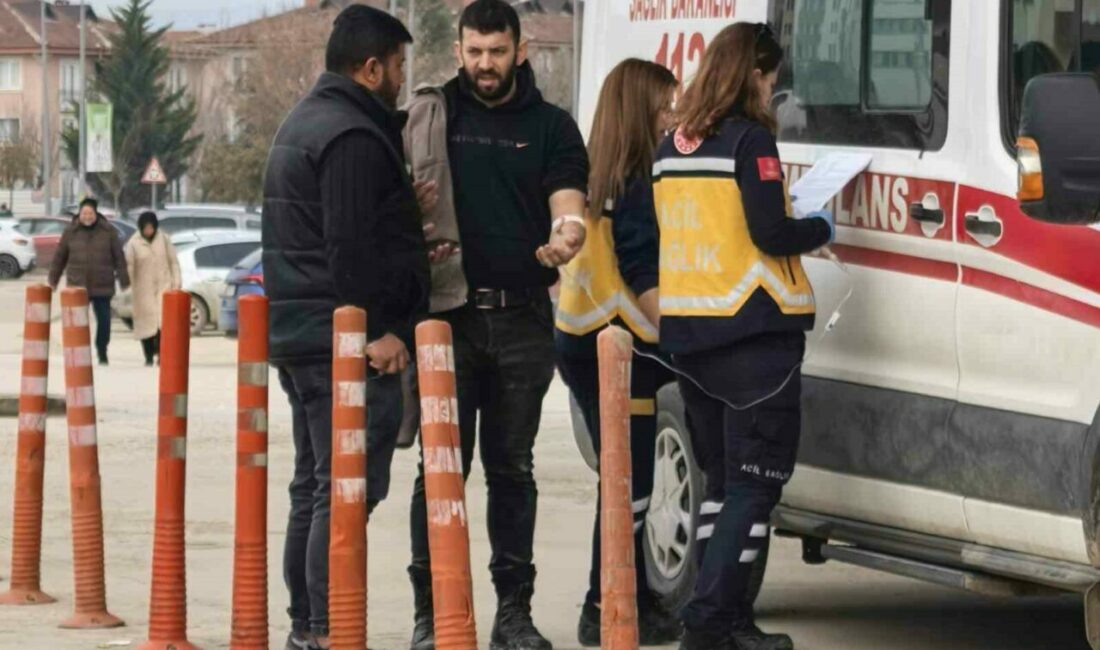 Elini testereye kaptıran işçinin parmağı koptu Bursa’nın İnegöl ilçesinde mobilya imalathanesinde elini yatar daire testereye kaptıran