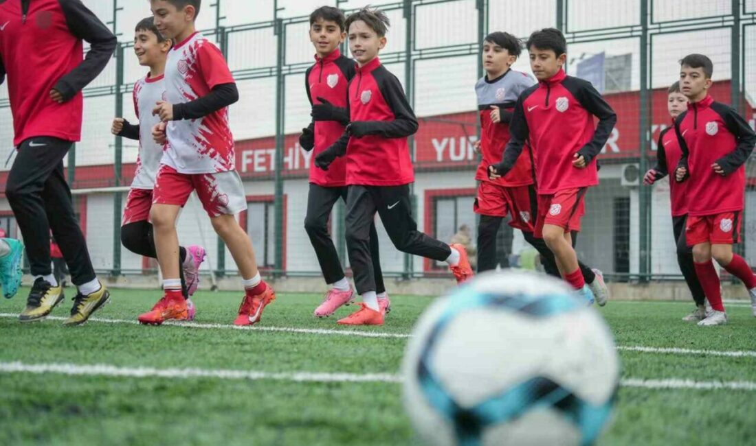 Gelecek nesillerin temeli spor ile atılıyor Bursa’da gençleri kötü alışkanlıklardan uzak tutmak için bütün imkanları seferber