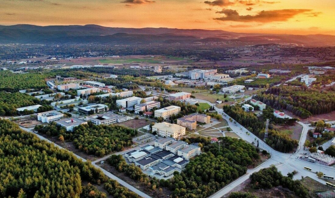 Bursa Uludağ Üniversitesi (BUÜ), öğrencilerin akademik gelişimini desteklerken onları iş