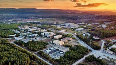 Bursa Uludağ Üniversitesi (BUÜ), öğrencilerin akademik gelişimini desteklerken onları iş