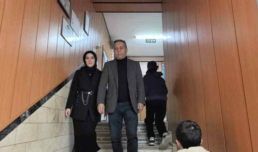 Bursa’nın İnegöl ilçesinde göreve yeni başlayan rehber öğretmen Melike Aydın(26)